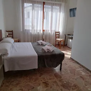 https://olimpia-rooms.it-tuscanyhotel.com